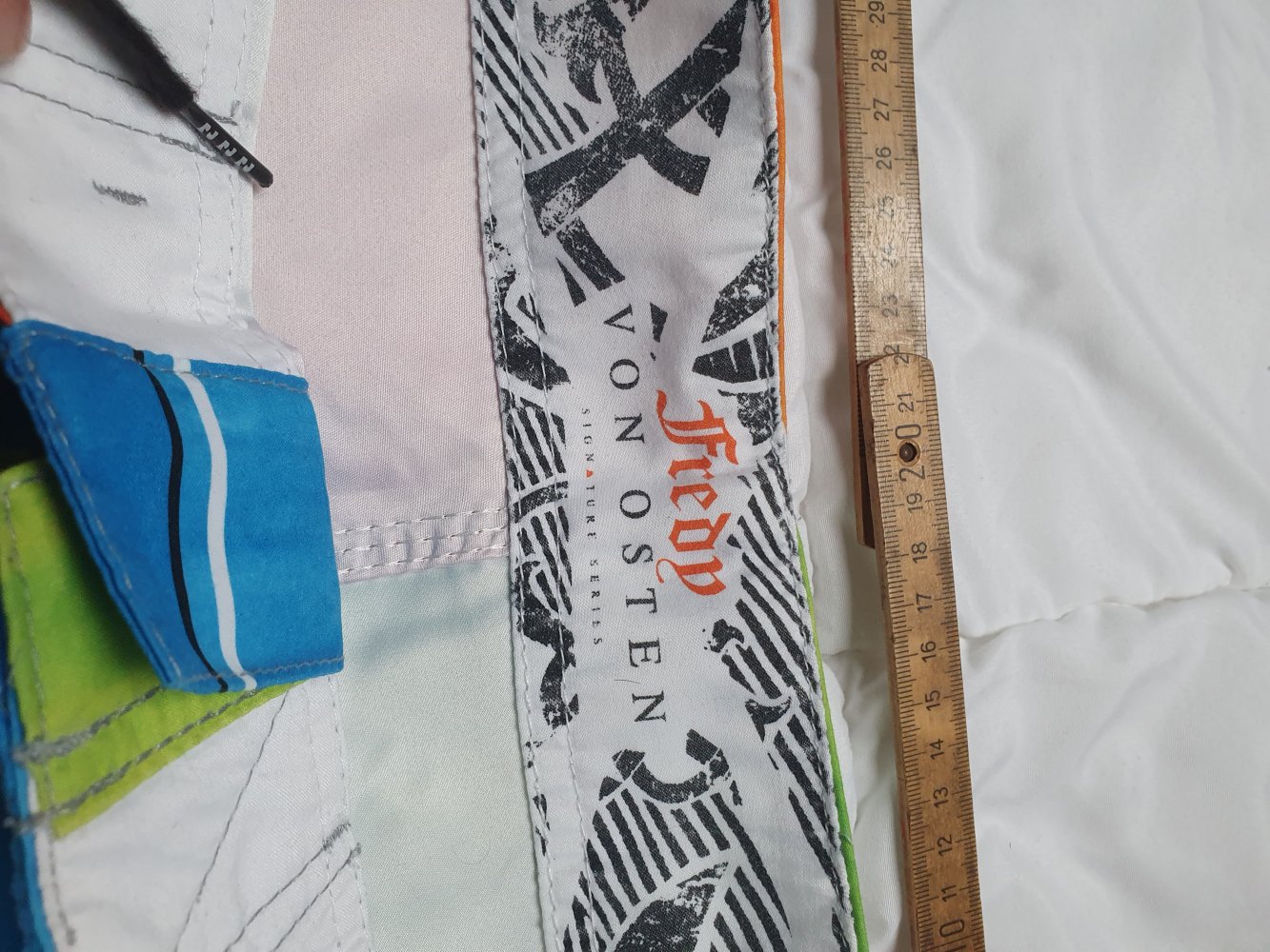 BillaBong kurze Hose in Badehosen Stil bunt in Größe M 