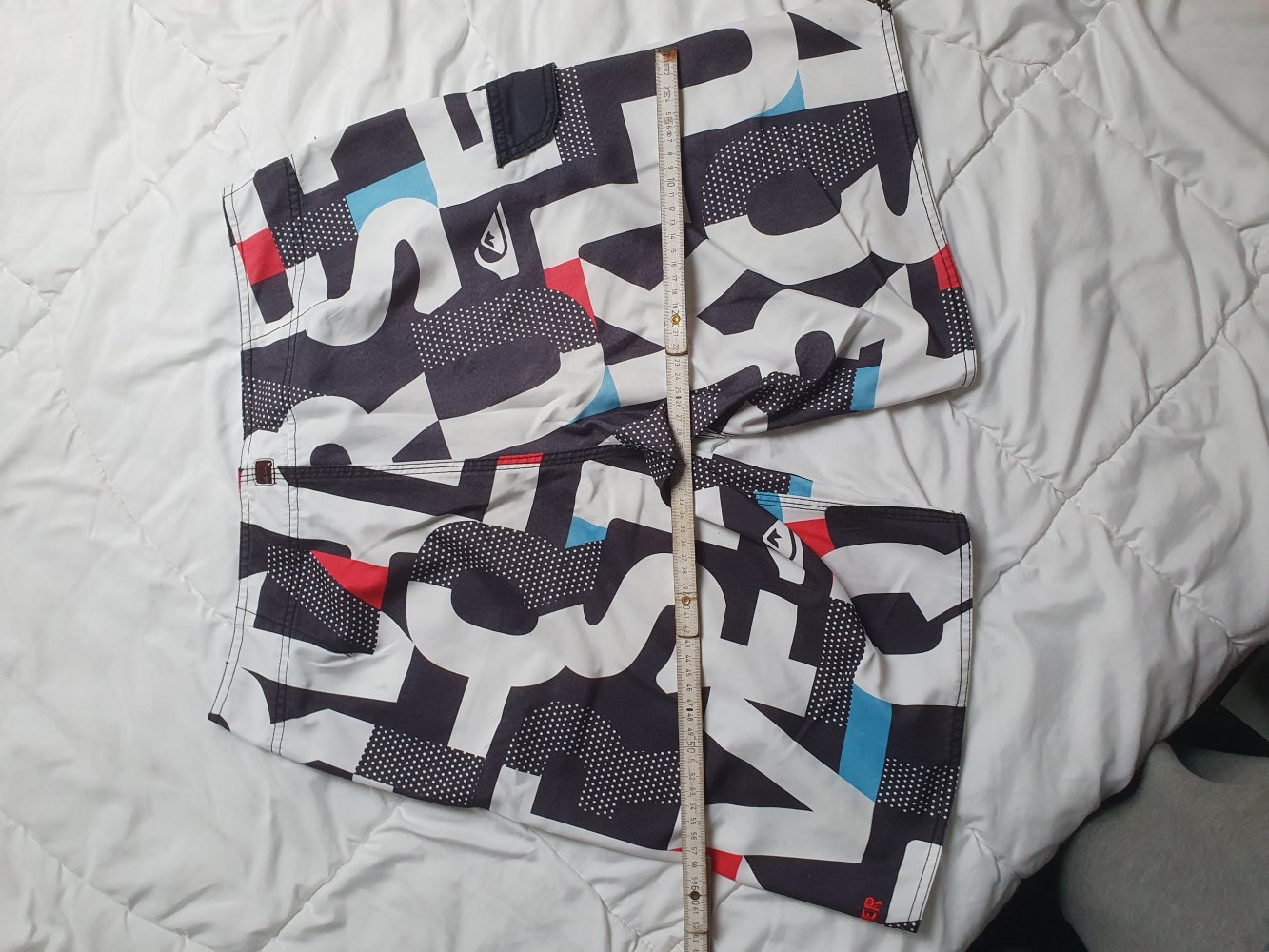 kurze Hose in Badehosen Stil von Quicksilver Größe 30 Schwarz Weiß 