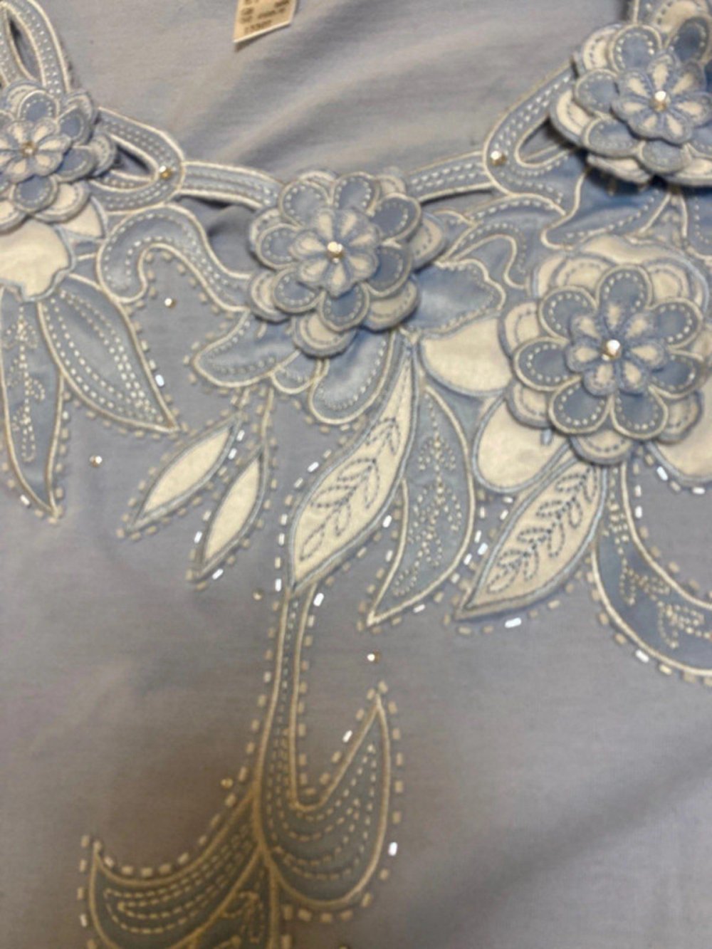 Shirt 3/4 Ärmel blau Mit schönen Blumen, Stickerei und Perlen bestickt und Glitzersteinen Creation Prestige Größe 42 