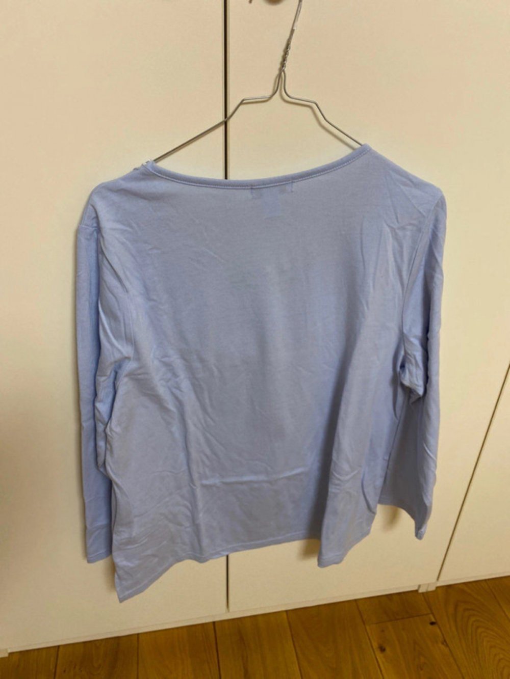 Shirt 3/4 Ärmel blau Mit schönen Blumen, Stickerei und Perlen bestickt und Glitzersteinen Creation Prestige Größe 42 