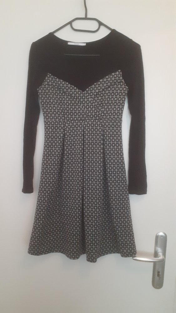 Langarmkleid Gr. 32