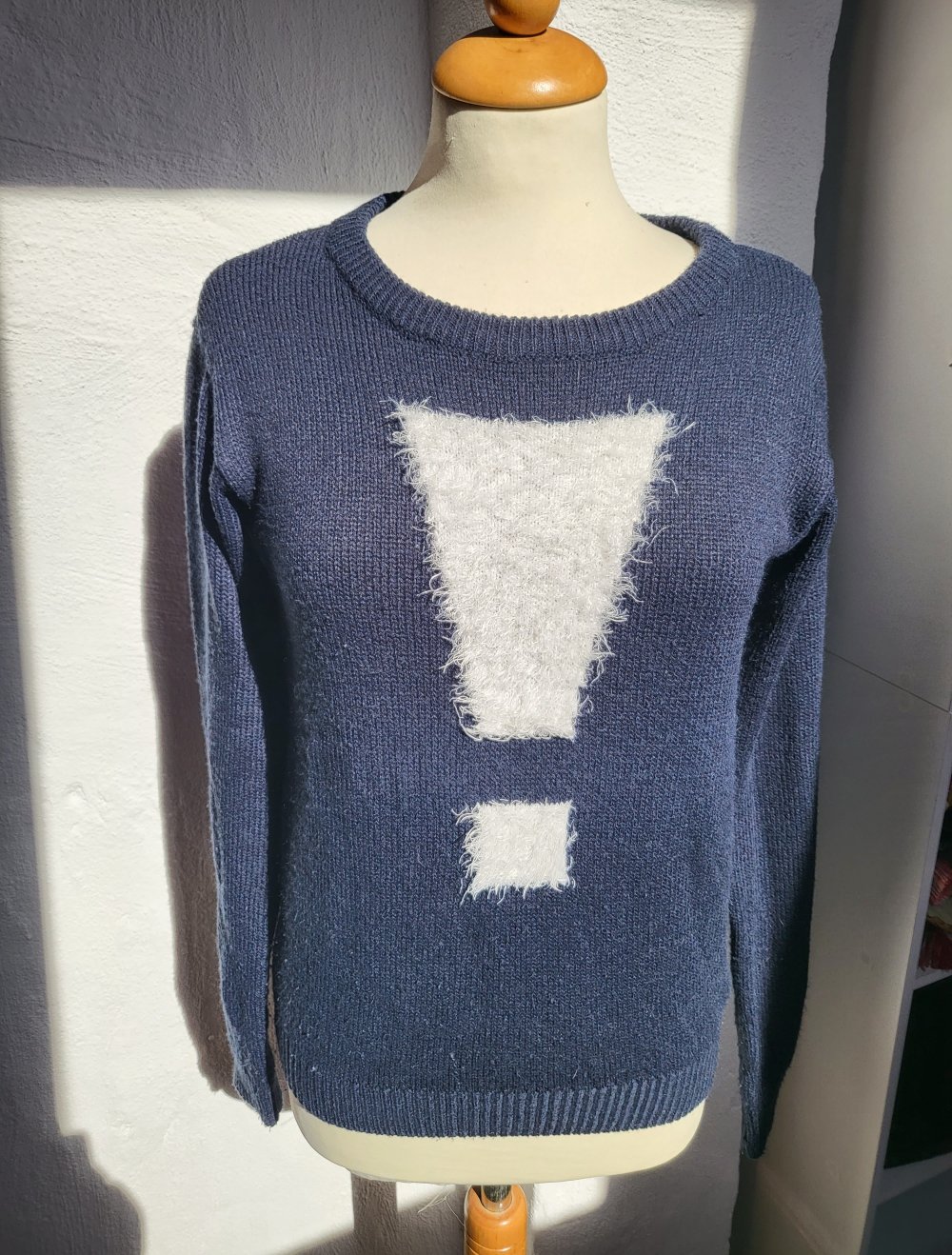blauer Pullover