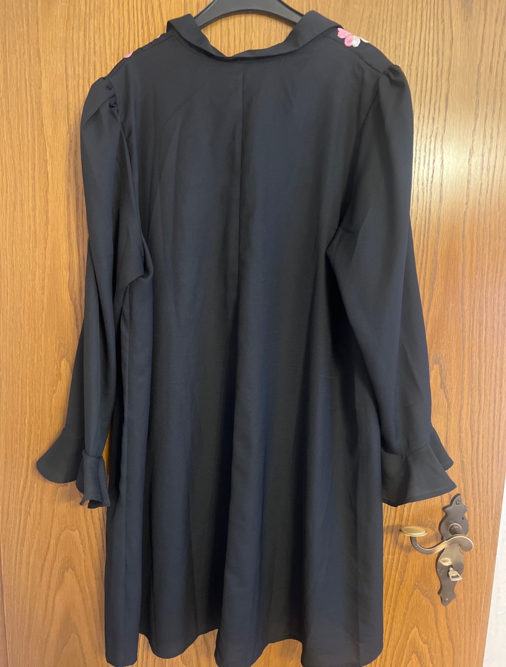 Schwarz/Bunt besticktes Blusenkleid