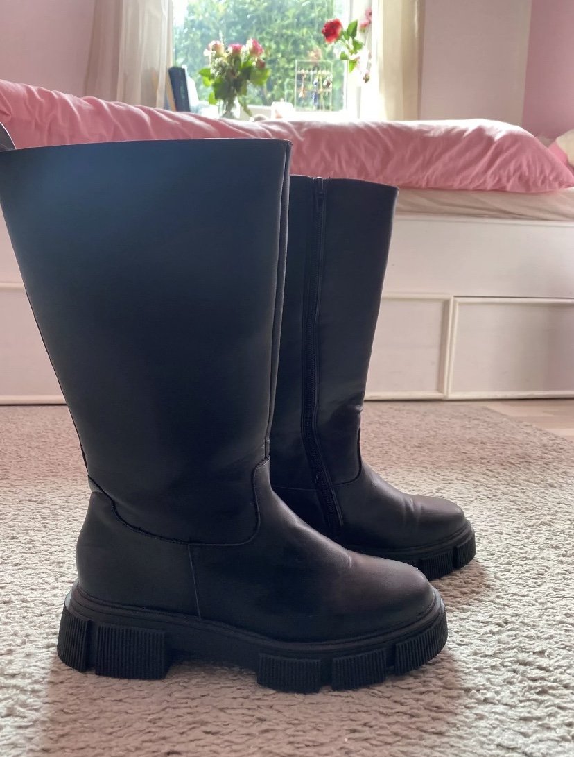 schwarze stiefel