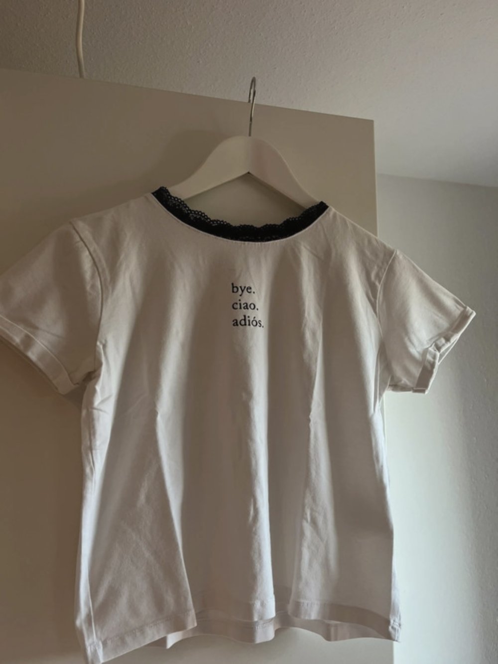 Weises Shirt