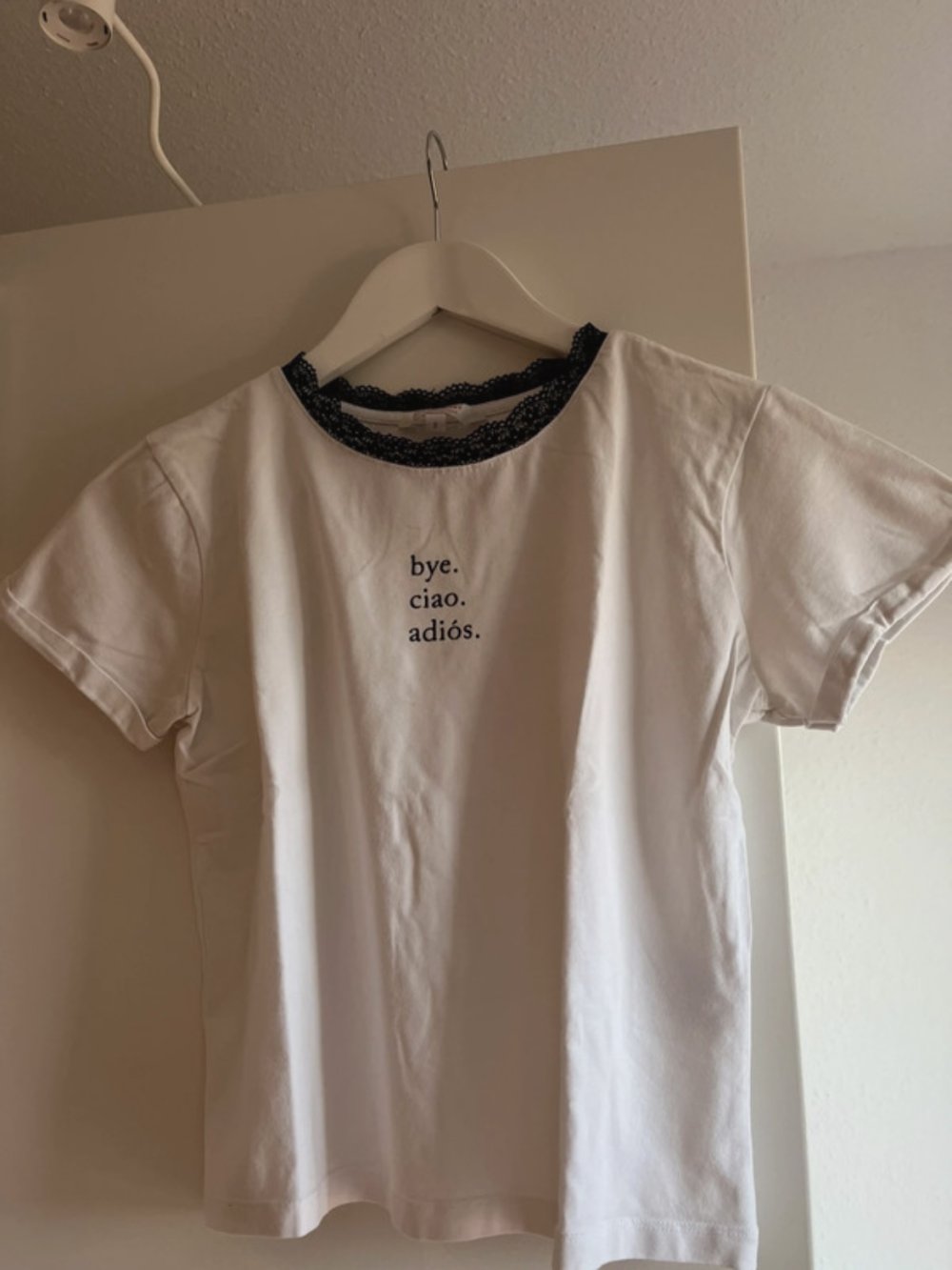 Weises Shirt