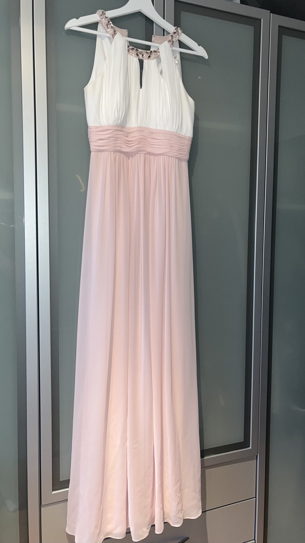 Neues Ballkleid