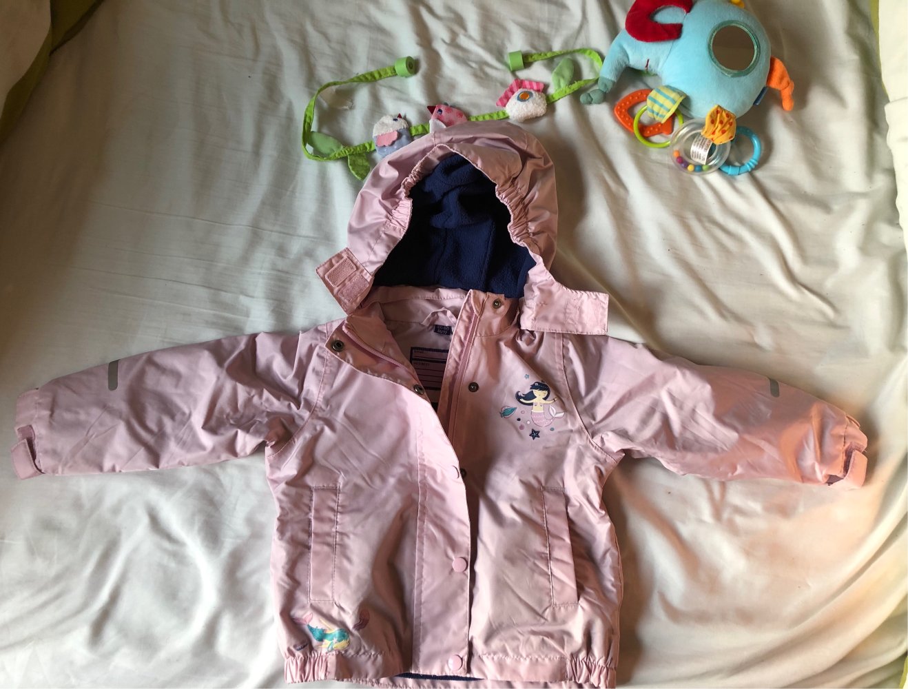 rosa Jacke mit Kapuze