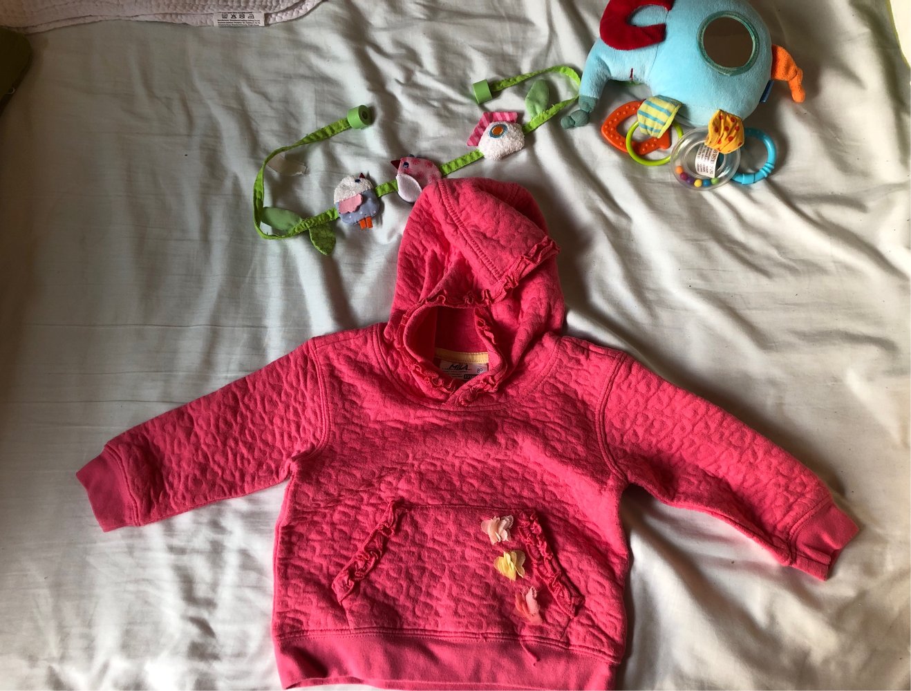 Pinker Pullover mit Kapuze