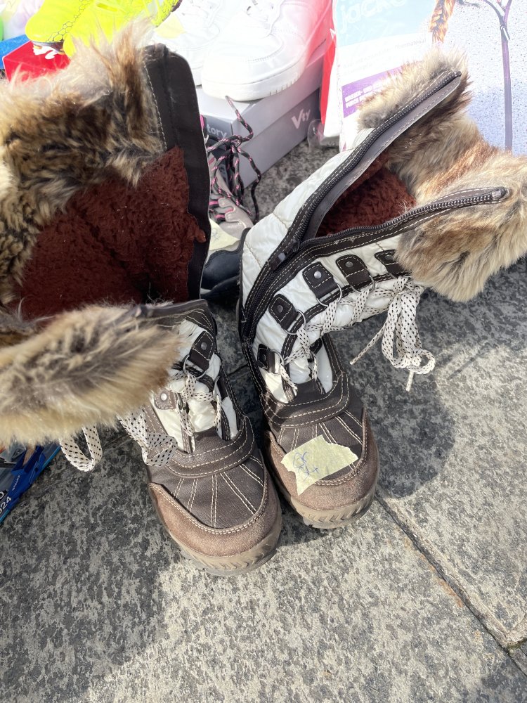Schöne gefütterte Winterstiefel 