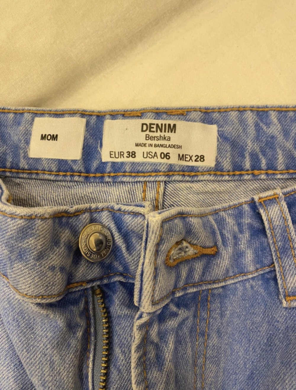 MOM Jeans