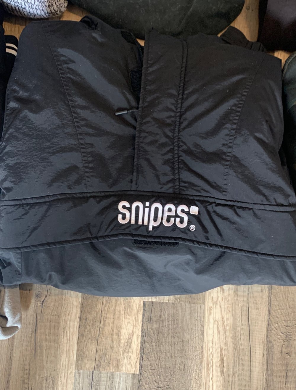 verschiedene Hoodies und 3 Jacken