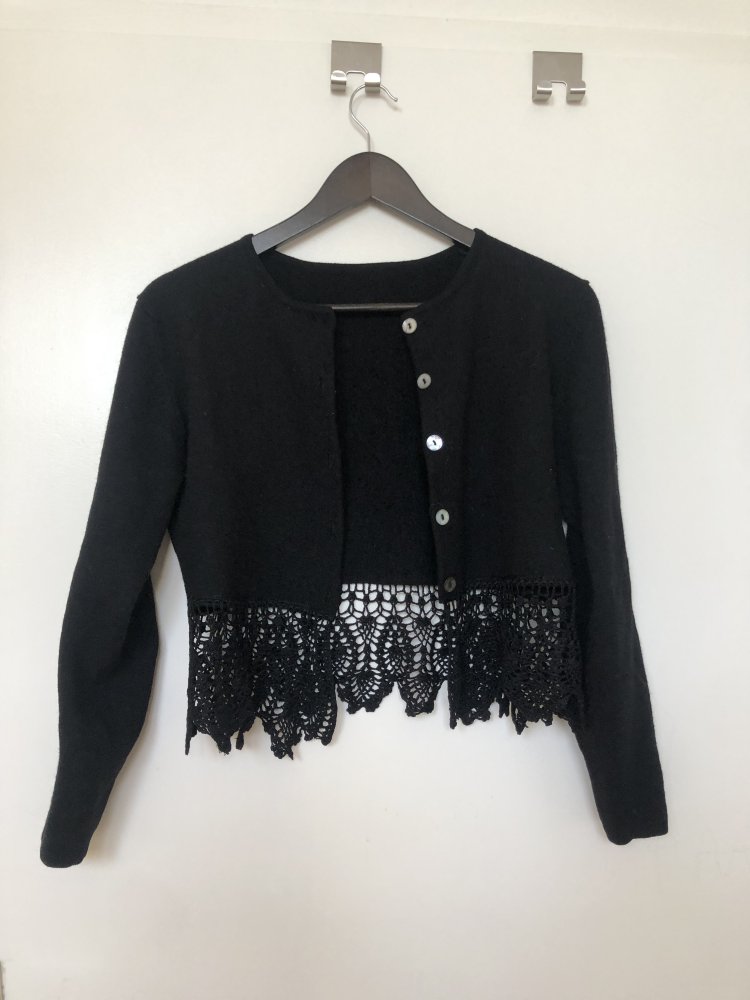 kurze Strickjacke schwarz