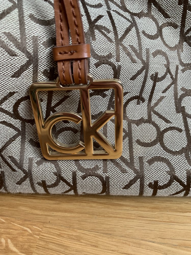 Handtasche