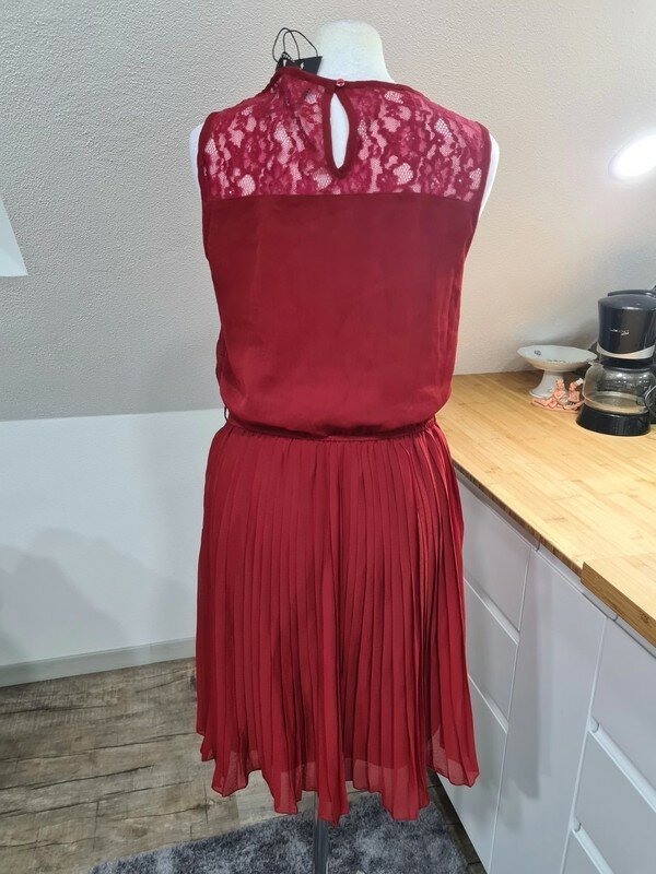 Only Sommerkleid Minikleid rot dunkelrot Gr. 38 (M) Kleid Spitze Plissee