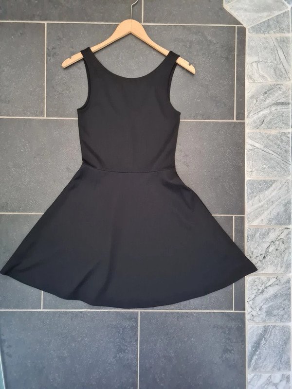 Minikleid schwarz bügelfrei Gr. 32 Sommerkleid H&M