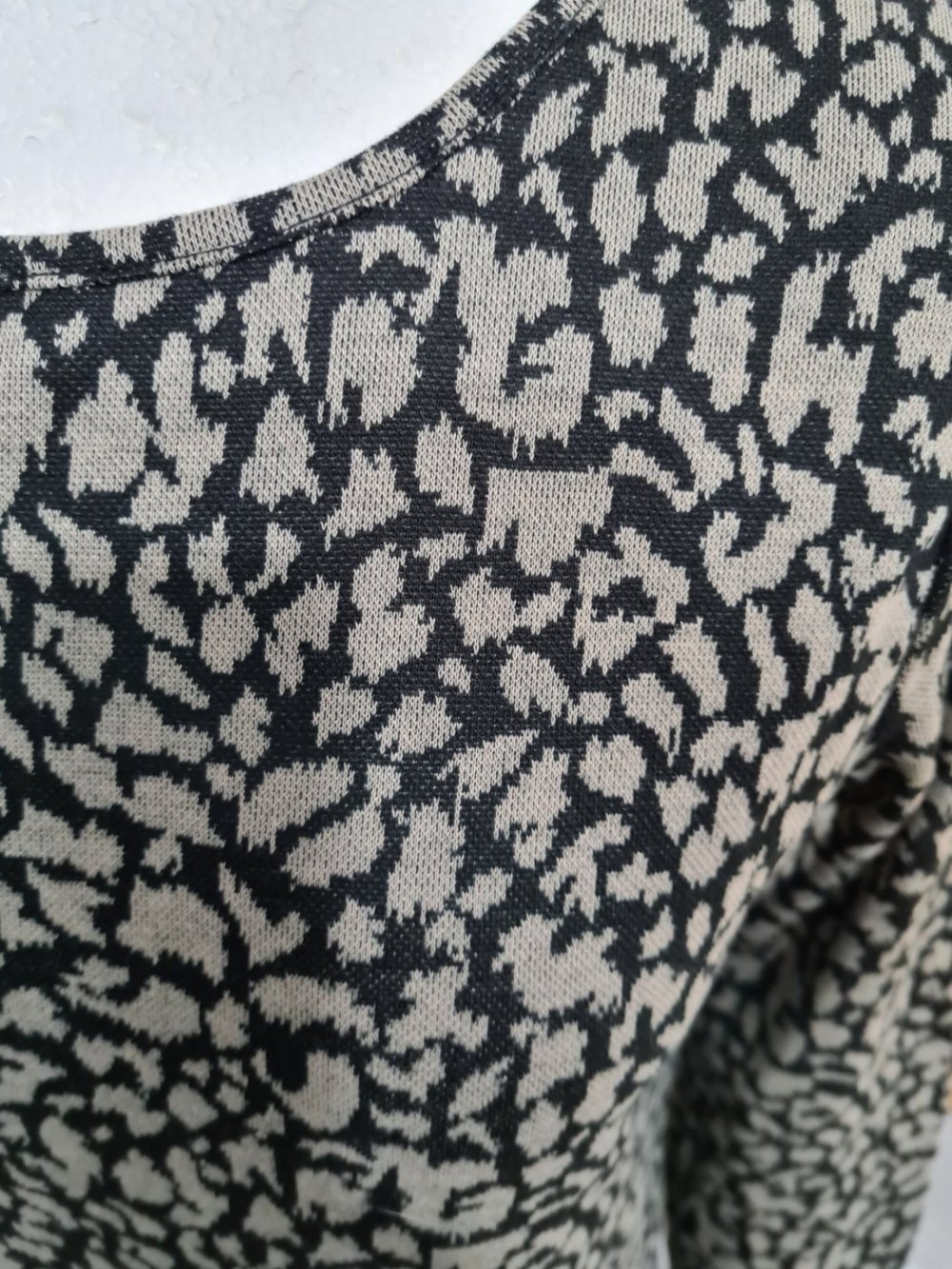 Kleid Vila Gr. 36 (S-M) leomuster Grau / schwarz Langarm Jersey