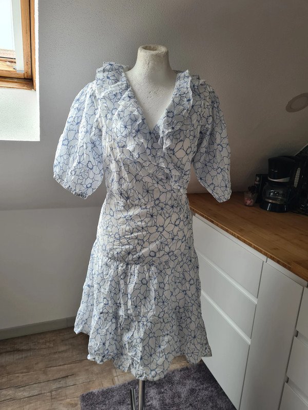 Wickelkleid Object Gr. 40 weiß/hellblau Baumwolle / Viscose €70