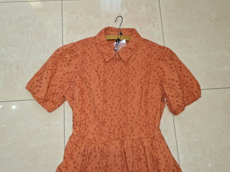 Minikleid Sommerkleid Lochmuster Vero Moda Gr. S orange €55