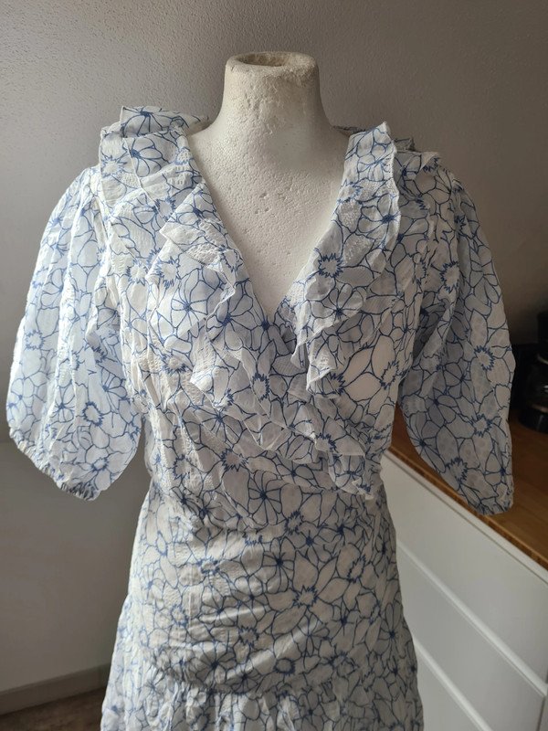 Wickelkleid Object Gr. 40 weiß/hellblau Baumwolle / Viscose €70