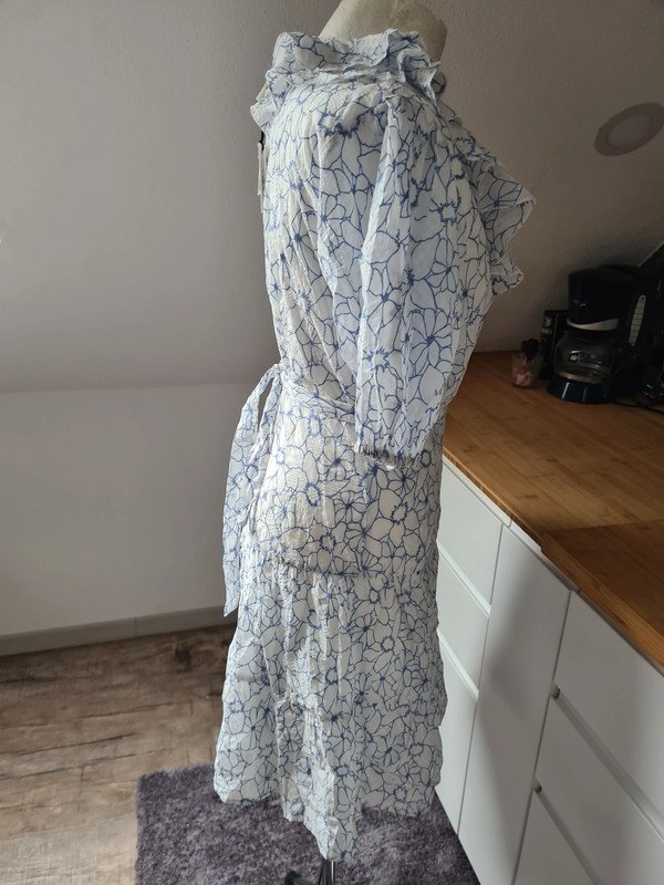 Wickelkleid Object Gr. 40 weiß/hellblau Baumwolle / Viscose €70
