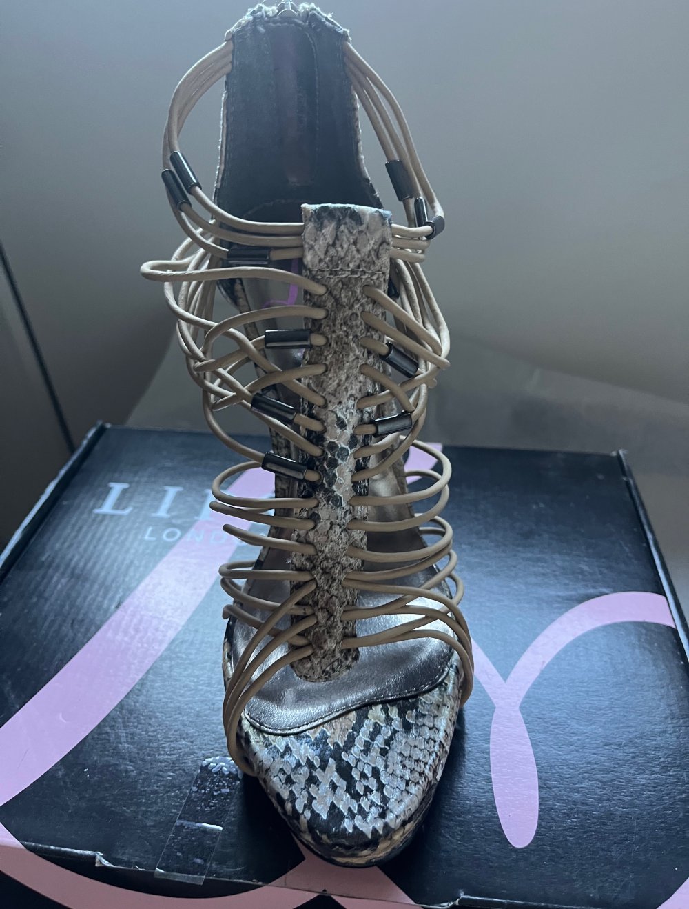 pumps mit Riemchen