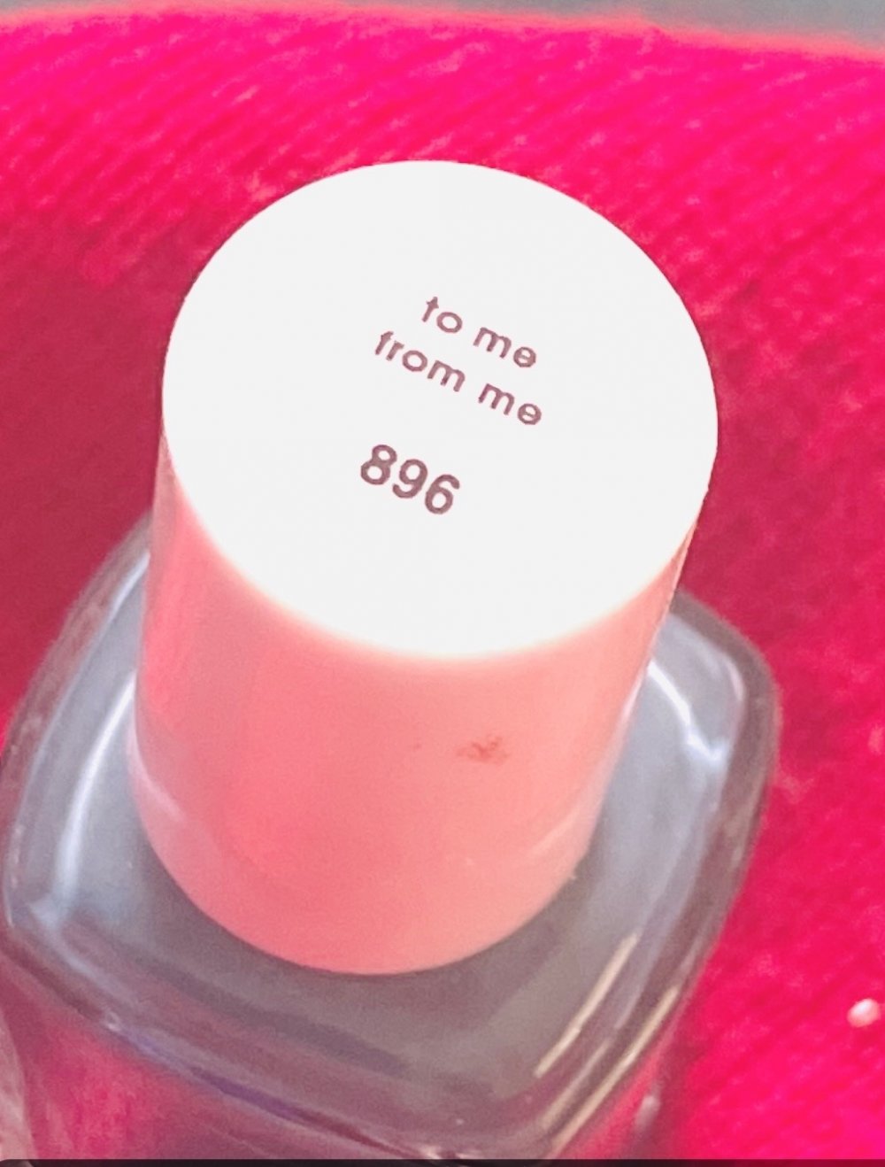 Essie nagelneu