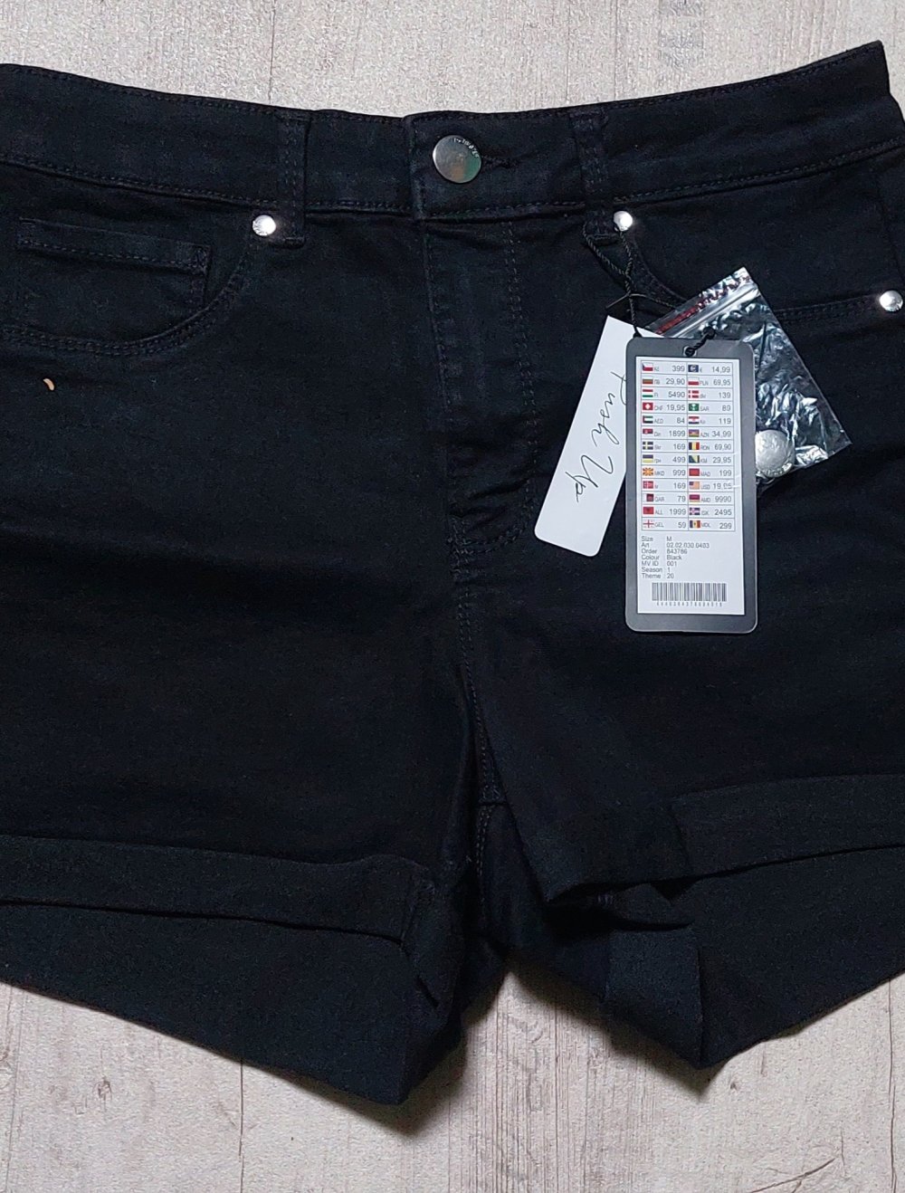 Shorts Neu