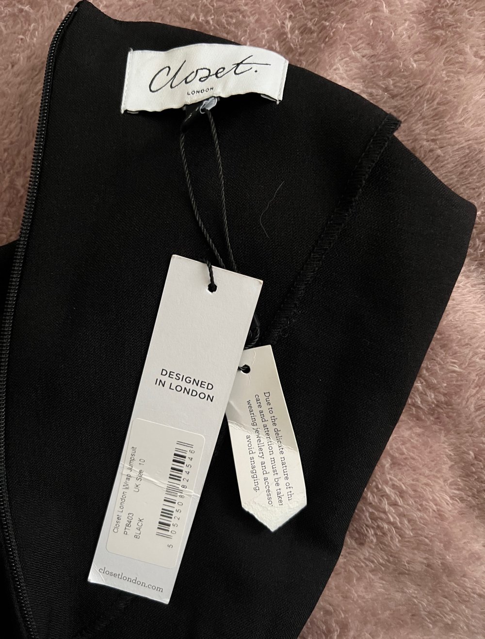 schwarzer jumpsuit