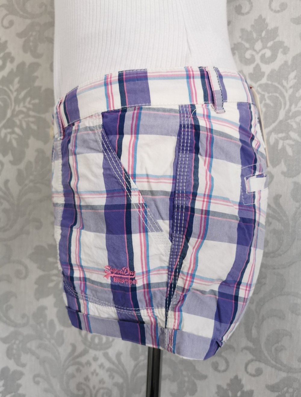 Superdry Shorts | kurze Hose Gr. S/M lila kariert Neu mit Etikett