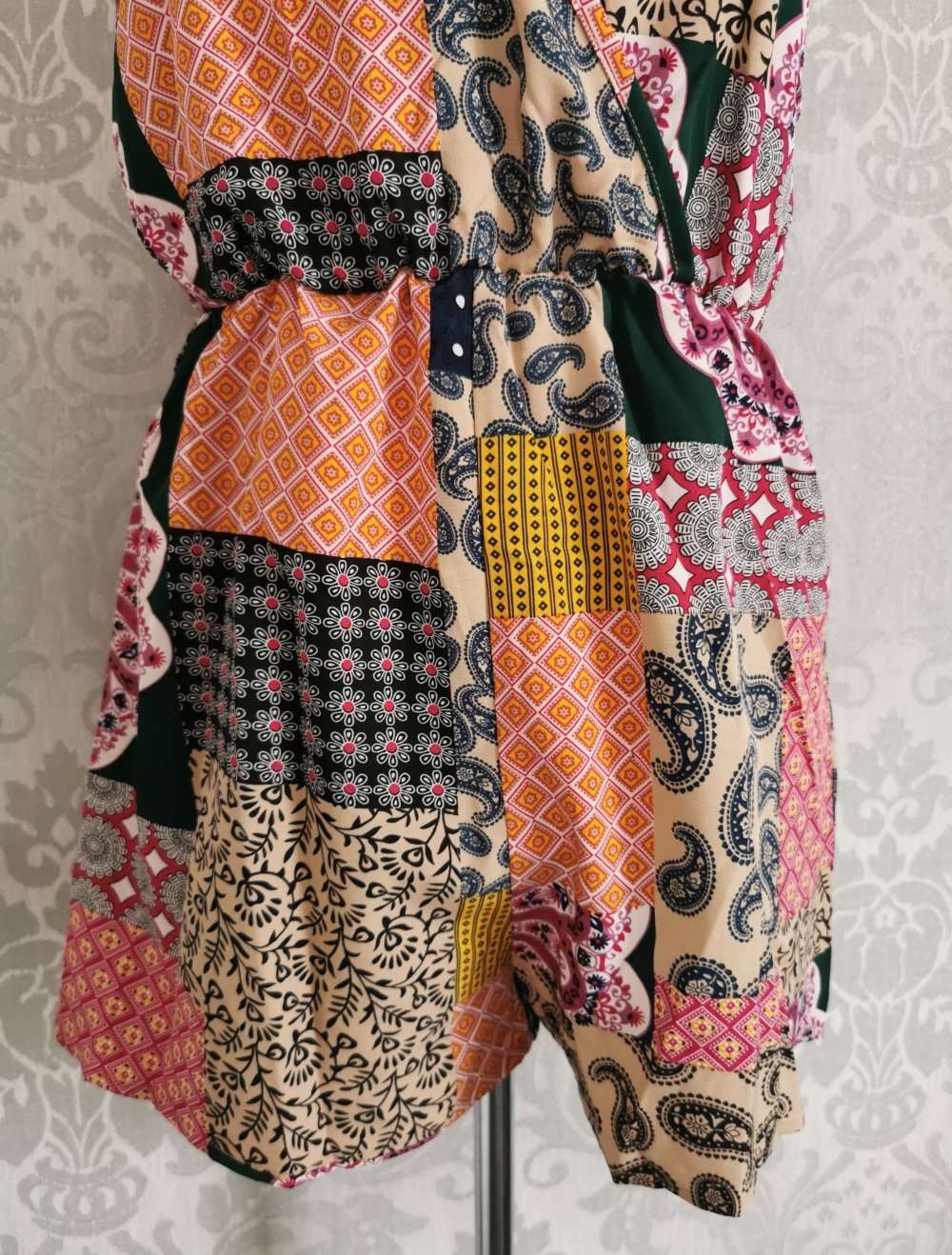 Shein kurzer Jumpsuit Gr. M Patchwork Muster  Wickel - Optik Neu
