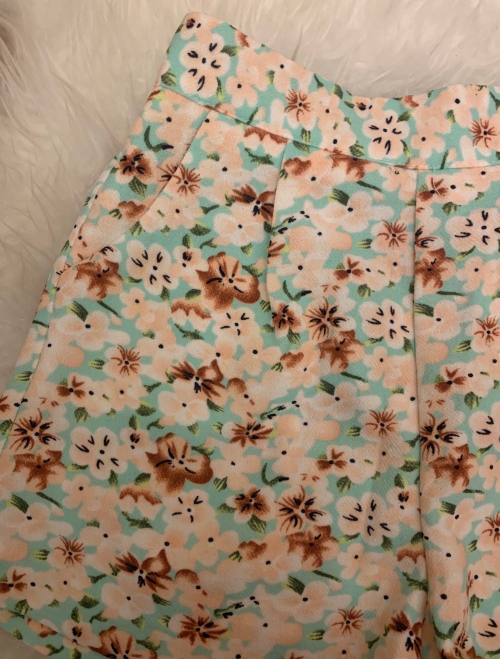 Schöne Shorts mit Blumenmuster