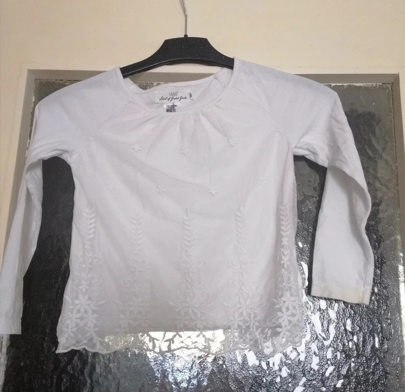 Langarmshirt weiß mit Spitze - Gr. 110/116 - H&M