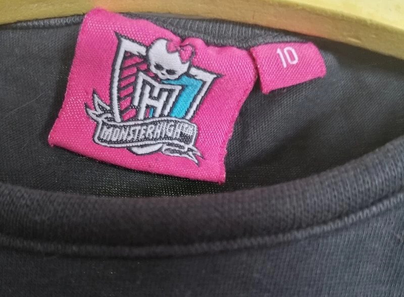 2 Shirts oder Schlafanzugoberteile ? - Gr. 122 - Monster High