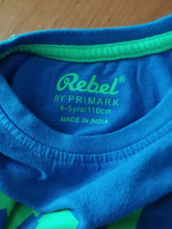 Blaues Shirt mit Aufdruck - Gr. 110 - Primark