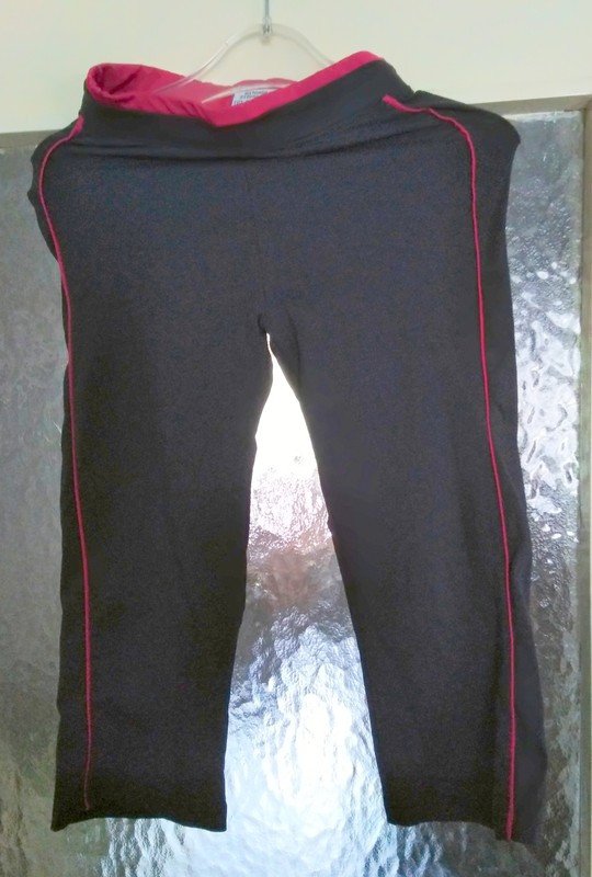 Dunkelblaue 3/4 Hose - Sporthose - Gr. 140 - neuwertig - Pocopiano