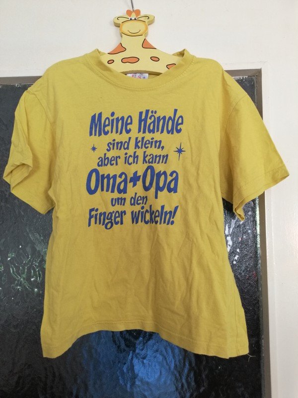 Gelbes Shirt mit Aufdruck - Gr. 128