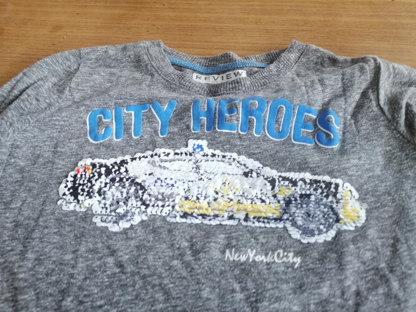 Graues Langarmshirt von Review . Gr. 104-110 - Age 4-5