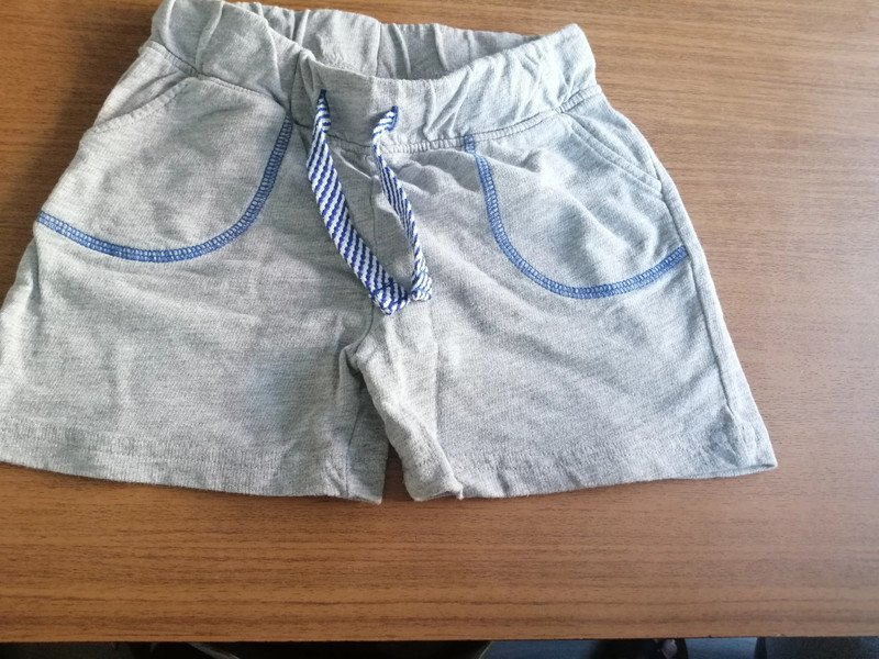 Graue Shorts - Gr. 116 - impidimpi - neuwertig