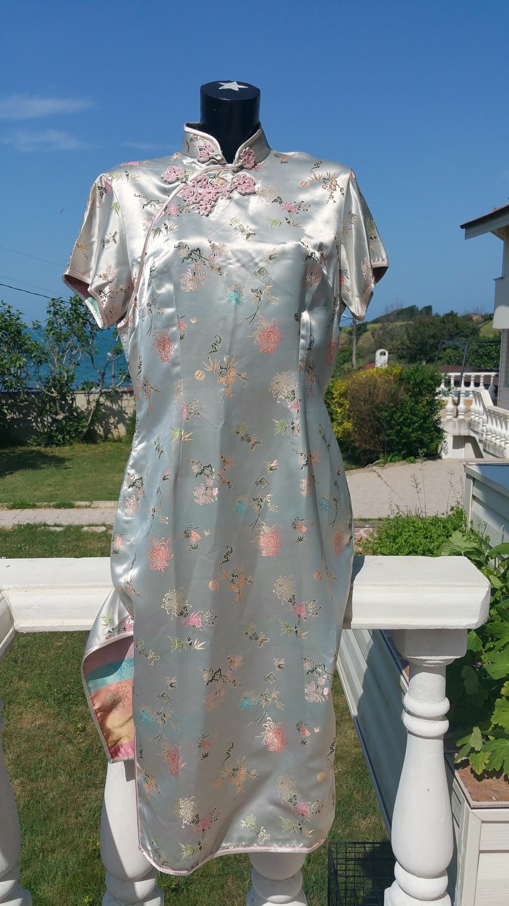 Silbergraues chinesisches Vintage-Kleid von Peony D/ EU-Größe 42