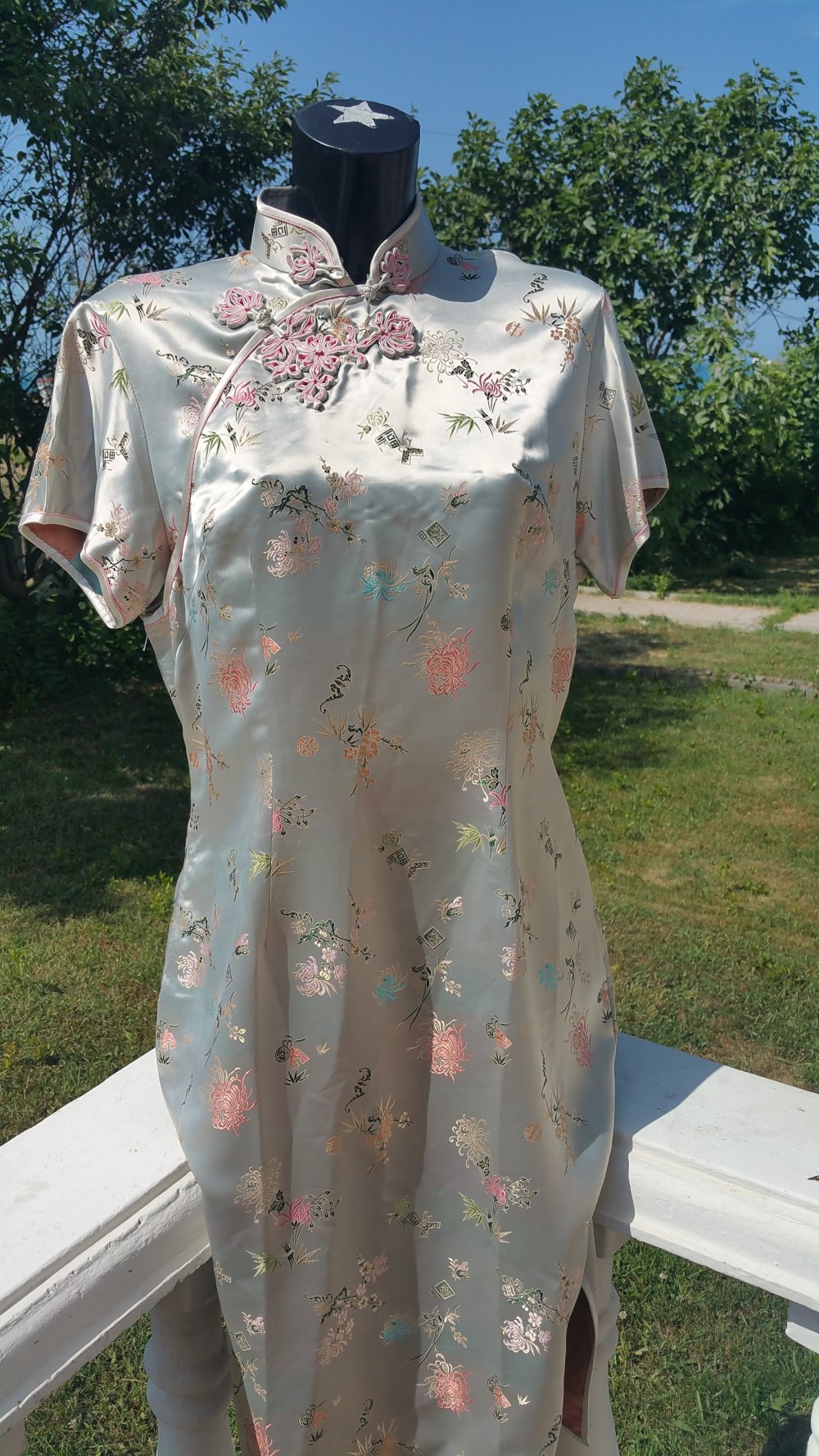 Silbergraues chinesisches Vintage-Kleid von Peony D/ EU-Größe 42