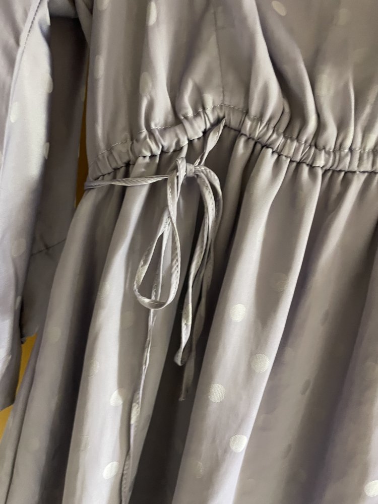 Flieder Midi Kleid mit Punkten 38 Reserved