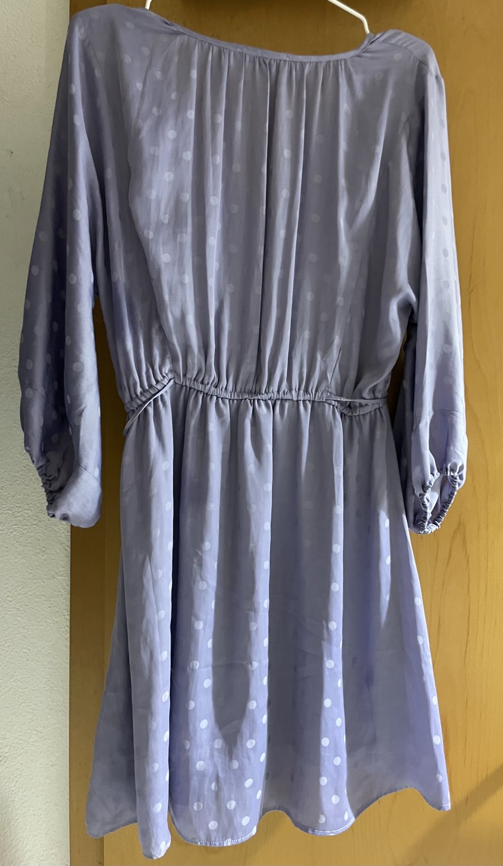 Flieder Midi Kleid mit Punkten 38 Reserved