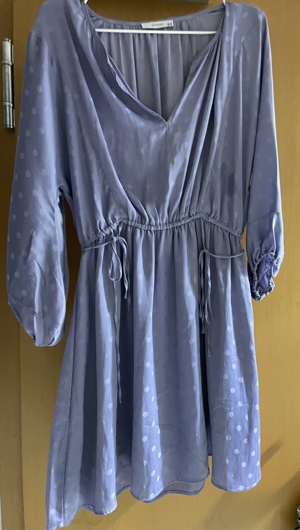 Flieder Midi Kleid mit Punkten 38 Reserved