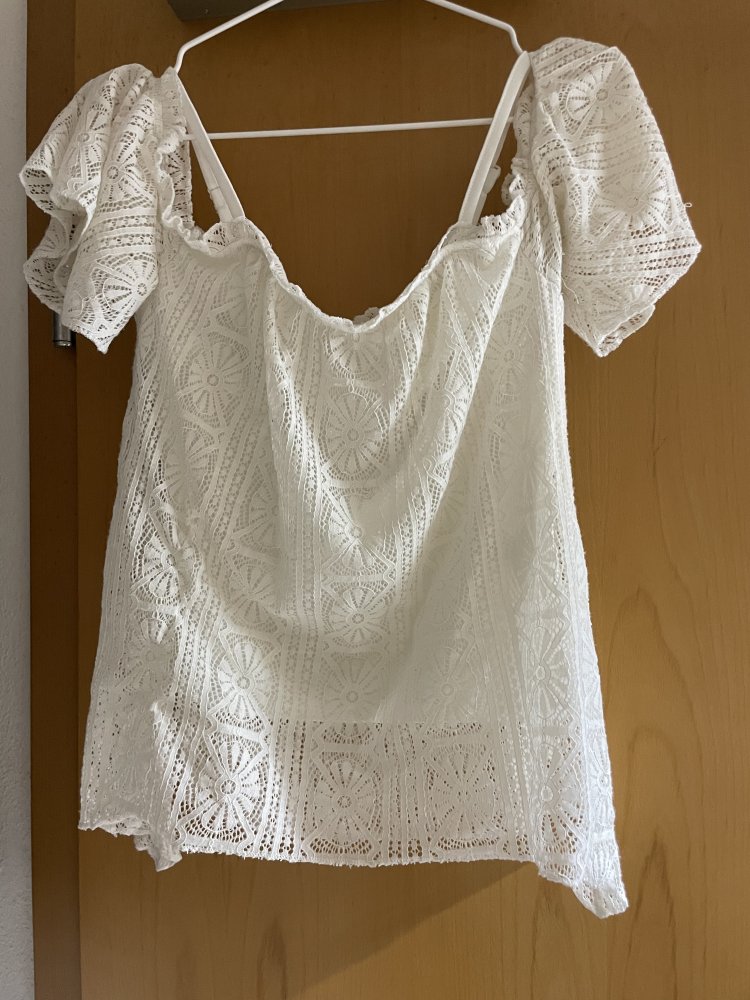 Weißes Spitzenshirt Offshoulder S love, fire