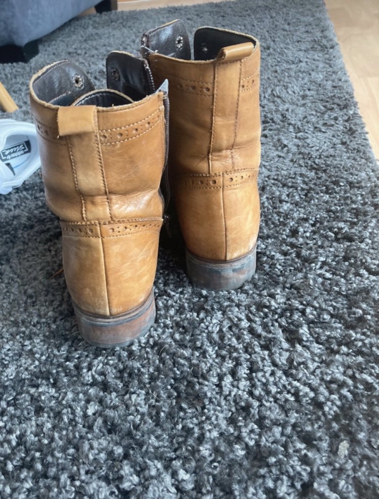 Schnürschuhe