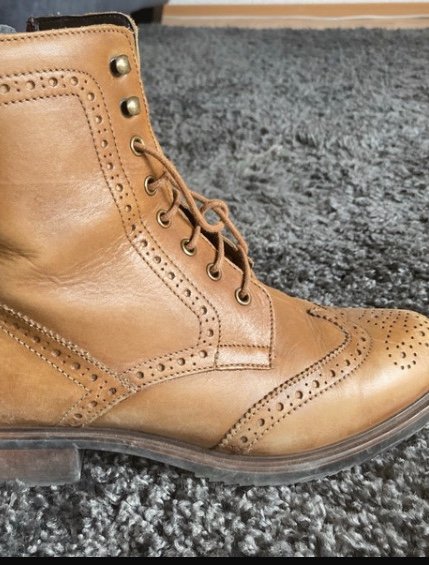 Schnürschuhe