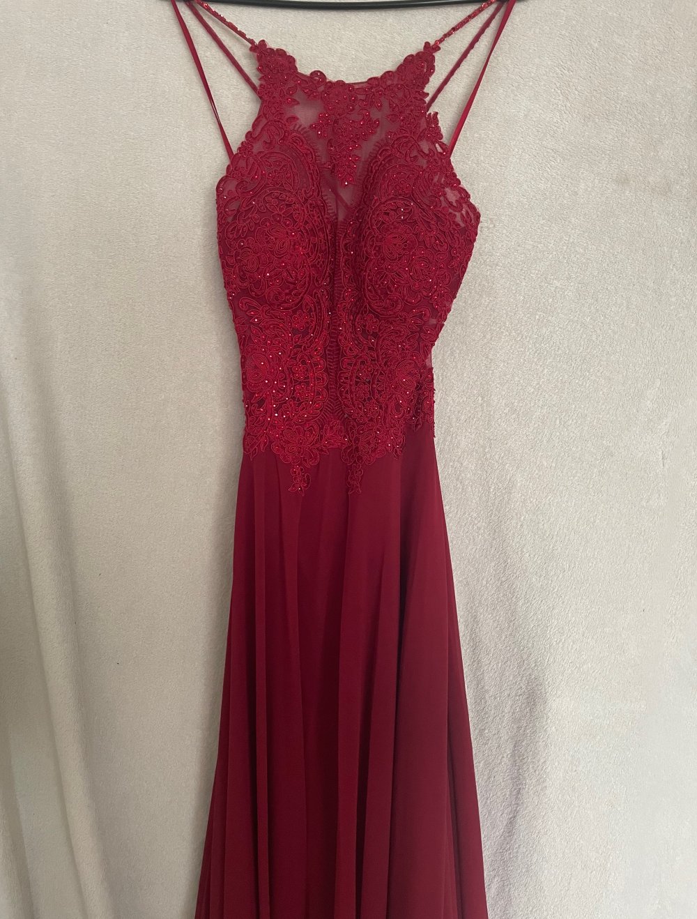 Rotes Abschlusskleid