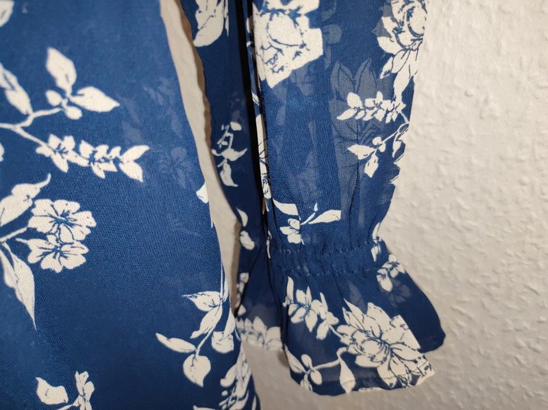 Wunderschönes Kleid mit durchsichtigen Ärmeln!