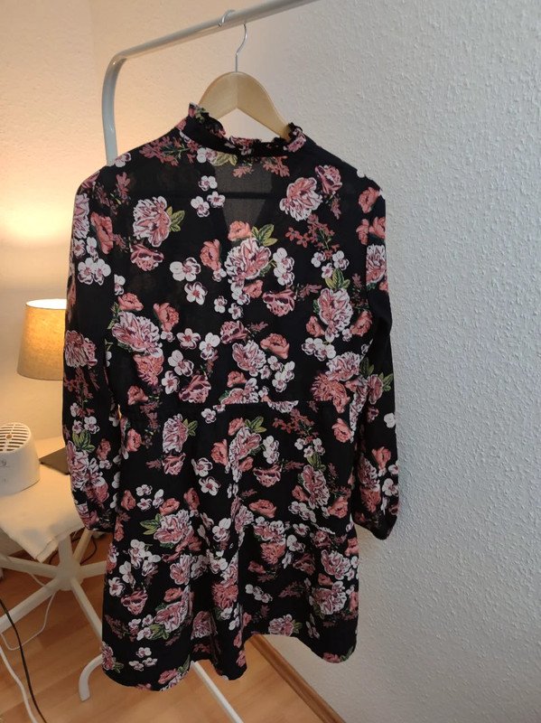 Schönes Langärmelkleid